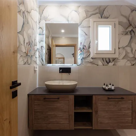 Villa Finest -seaside With Private Swimming Pool At Orkos