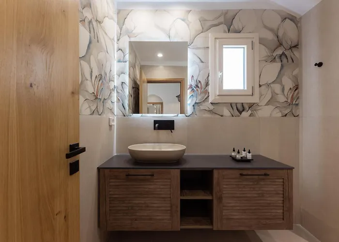 Villa Finest -seaside With Private Swimming Pool At Orkos